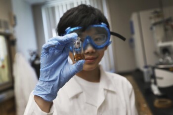 Punya IQ Tinggi, Anak-Anak Ini Masuk Universitas di Usia Dini