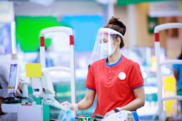 Fakta-Fakta Face Shield Tangkal Corona, Lebih Ampuh Mana Dibanding Masker Kain?