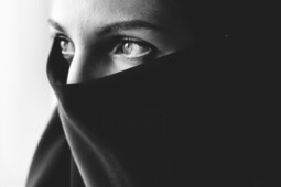 Tak Perlu Skincare Mahal, Ini 5 Tips Kecantikan Alami ala Islam