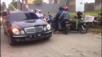 Bahar Smith Punya Pelat Mobil Nyentrik, Ini Cara Bikin dan Tarif Bikinnya