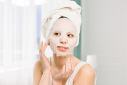 Rutin Pakai Masker Wajah, 7 Kesalahan Ini Justru Bikin Kulit Rusak