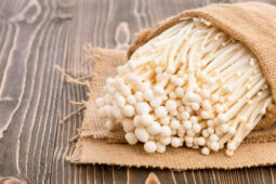 Disebut Picu Wabah Listeria, Jamur Enoki Punya 5 Manfaat Ini