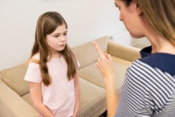 Jangan Sembrono! Pola Asuh Seperti Ini Bikin Anak Jadi Keras Kepala