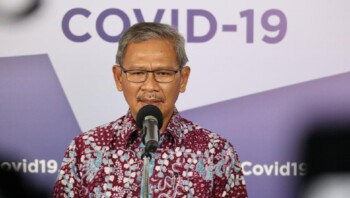 Sisi Lain Achmad Yurianto, Cinta Batik hingga Fotografi