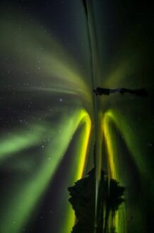 Tentang Aurora, Fenomena Cahaya Indah di Langit Buruan Para Traveler
