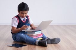 Mencegah Kecanduan Gadget pada Anak, Begini Cara Mudahnya!