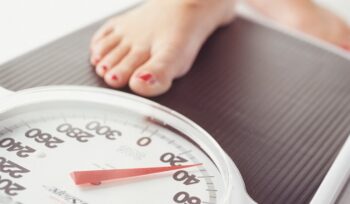 Hati-Hati Tanda Penuaan Dini Perempuan, Salah Satunya Berat Badan Susah Turun