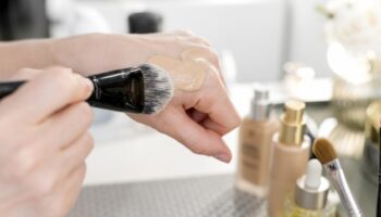 Ingin Tampil Cantik Paripurna, Simak Tips Memilih Foundation Flawless