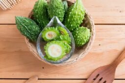 Bantu Menurunkan Berat Badan, Ini Cara Membuat Jus Pare yang Benar