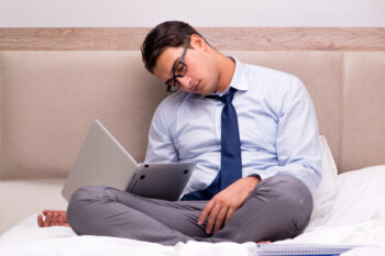 Jangan Bekerja di Tempat Tidur, Ini Efek Buruknya