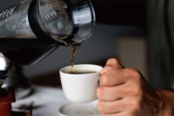 Wahai Para Penyuka Kopi Murni, Kenali Manfaat dan Efek Samping Minuman Ini