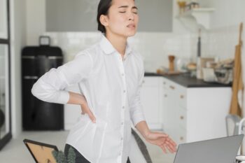 Ini Olahraga alias Gerakan yang Bisa Menghilangkan Sakit Pinggang