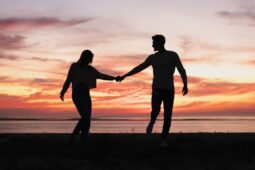 Sedang Menjalani LDR? Ini Tips Menjaga Hubungan Asmara Jarak Jauh