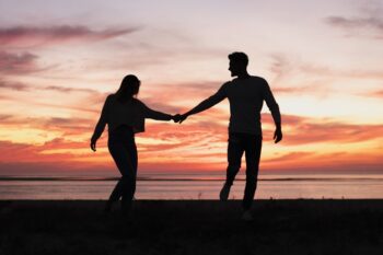 Sedang Menjalani LDR? Ini Tips Menjaga Hubungan Asmara Jarak Jauh