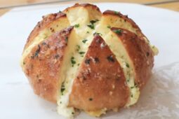 Hmmm Lezatnya! Ini Cara Bikin Korean Garlic Cheese Bread Tanpa Oven