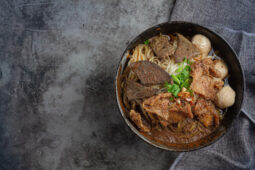 8 Efek Terlalu Banyak Makan Daging dan Cara Mengatasinya