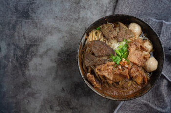 8 Efek Terlalu Banyak Makan Daging dan Cara Mengatasinya