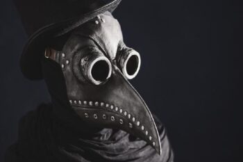Masker Zaman Dulu: Ada Paruhnya, Diisi Rempah Penghalau Penyakit