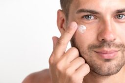 Tak Cukup Hanya Cuci Muka, Simak Tips Perawatan Wajah Pria