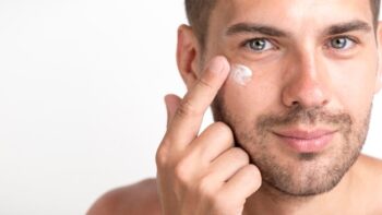 Tak Cukup Hanya Cuci Muka, Simak Tips Perawatan Wajah Pria