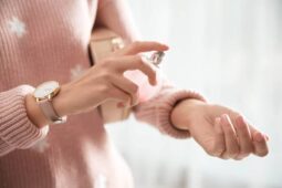 5 Cara Unik Menggunakan Parfum Agar Tahan Lama