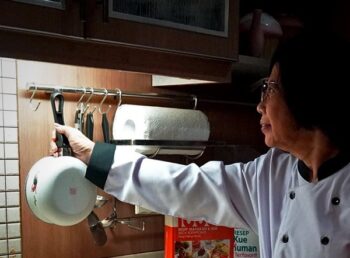 Ungkap Keinginan Gantung Panci, Ini Fakta Ratu Boga Sisca Soewitomo 