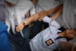 Benarkah Kesurupan Bisa Menular pada Perempuan?