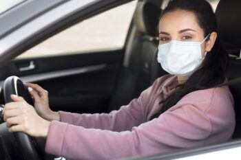 Saat Berkendara Sendirian di Mobil Wajibkah Pakai Masker? Ini Kata Ahli