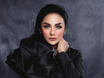 Deretan Artis yang Jadi Anggota DPR ini Ikut Kena “Getah” Omnibus Law