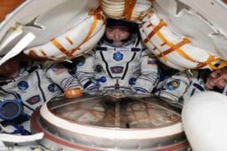 Kru Soyuz MS-16 Selamat Mendarat di Bumi Setelah 20 Tahun di Luar Angkasa