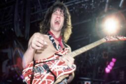 Mengenang Eddie Van Halen, Sang Gitaris Legendaris Berdarah Indonesia
