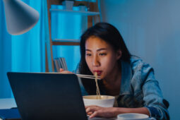 Mengenal Emotional Eating, Saat Makan Jadi Pelampiasan