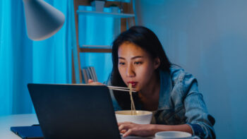 Mengenal Emotional Eating, Saat Makan Jadi Pelampiasan