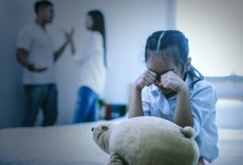 Waduh! Ternyata Ini Bahaya Orang Tua Sering Bertengkar Depan Anak