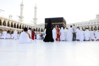 Umrah Dibuka Lagi, Berapa Biayanya?