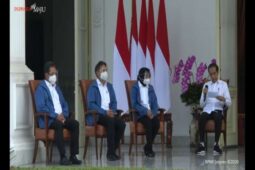 Fakta-Fakta Jaket Biru 6 Menteri Baru, Ternyata Keluaran Brand Asal Jepang