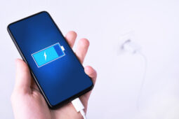 Oalah, Begini To Cara Charge HP Biar Cepat Penuh
