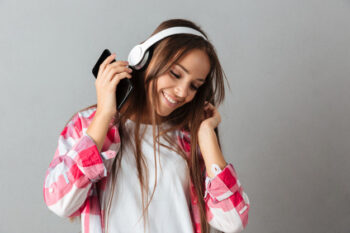 Ini Efek Sering Mendengarkan Musik dengan Volume  Kencang