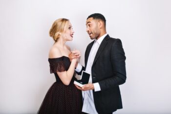 Mengencani Perempuan Berpenghasilan Lebih Besar? Ini Tips agar Tidak Minder