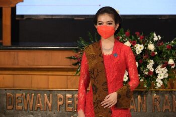 Gaya Selvi Ananda Saat Pimpin Rapat PKK Solo, Anggun dan Cantik!
