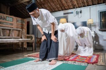 Begini Tata Cara Salat Idul Adha di Rumah yang Benar