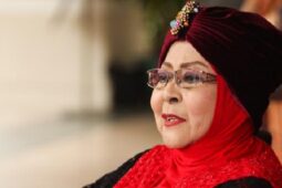 Terkenal hingga Mancanegara, Ini Profil Penyanyi Keroncong Waldjinah