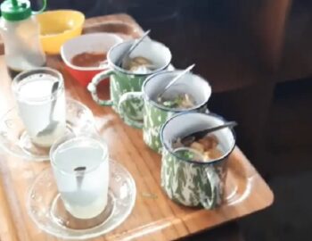 Ada Soto Disajikan di Cangkir, Sensasinya Kayak Minum Teh