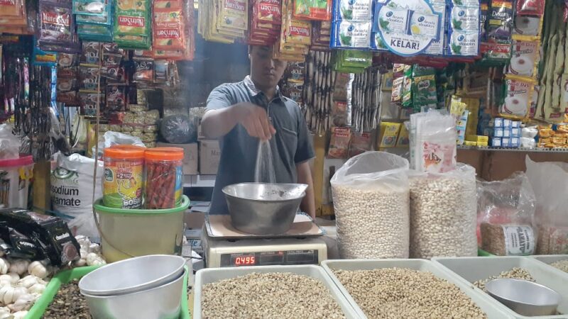 Harga Meroket, Pedagang Gula Pasir di Madiun Pasrah