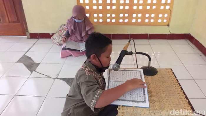 Inspiratif, Pemdes Di Pacitan Ini Beri 2 Liter Pertamax Bagi Yang Baca 1 Juz Al-Quran