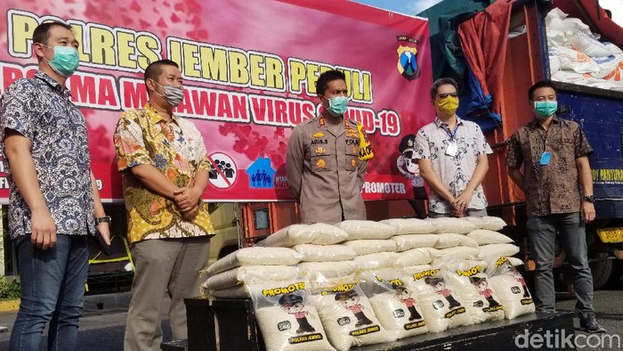Keren, Pengusaha Penggilingan Padi Ini Berikan 11 Ton Beras Untuk Warga Terdampak Covid-19