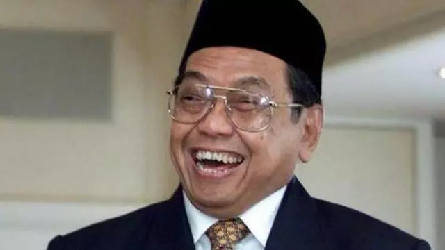 Cerita Masa Kecil Gus Dur Jatuh dari Pohon