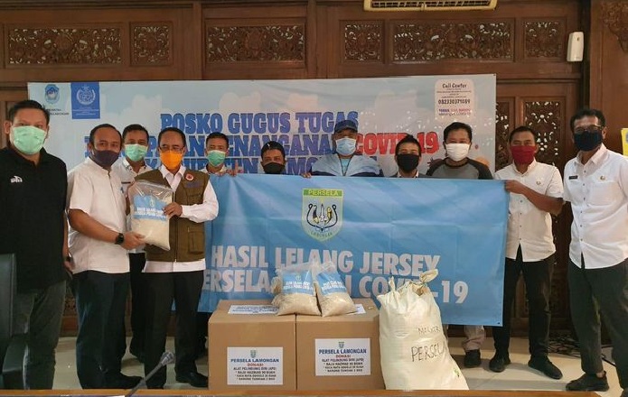 Hasil Lelang Jersey Persela Disumbangkan untuk Lawan Corona