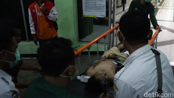 Berboncengan Empat, 2 Remaja Probolinggo Tewas Tertabrak Truk