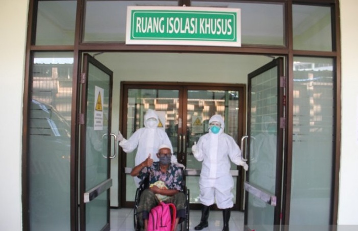 Dirawat 17 Hari Seorang kakek di Jember Sembuh Dari Covid-19